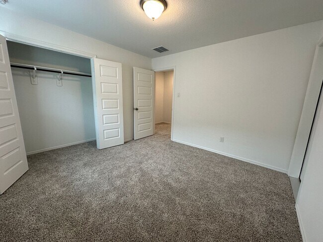 Building Photo - For Lease | 4 Bed, 2.5 Bath | 2,472 Sq Ft ...