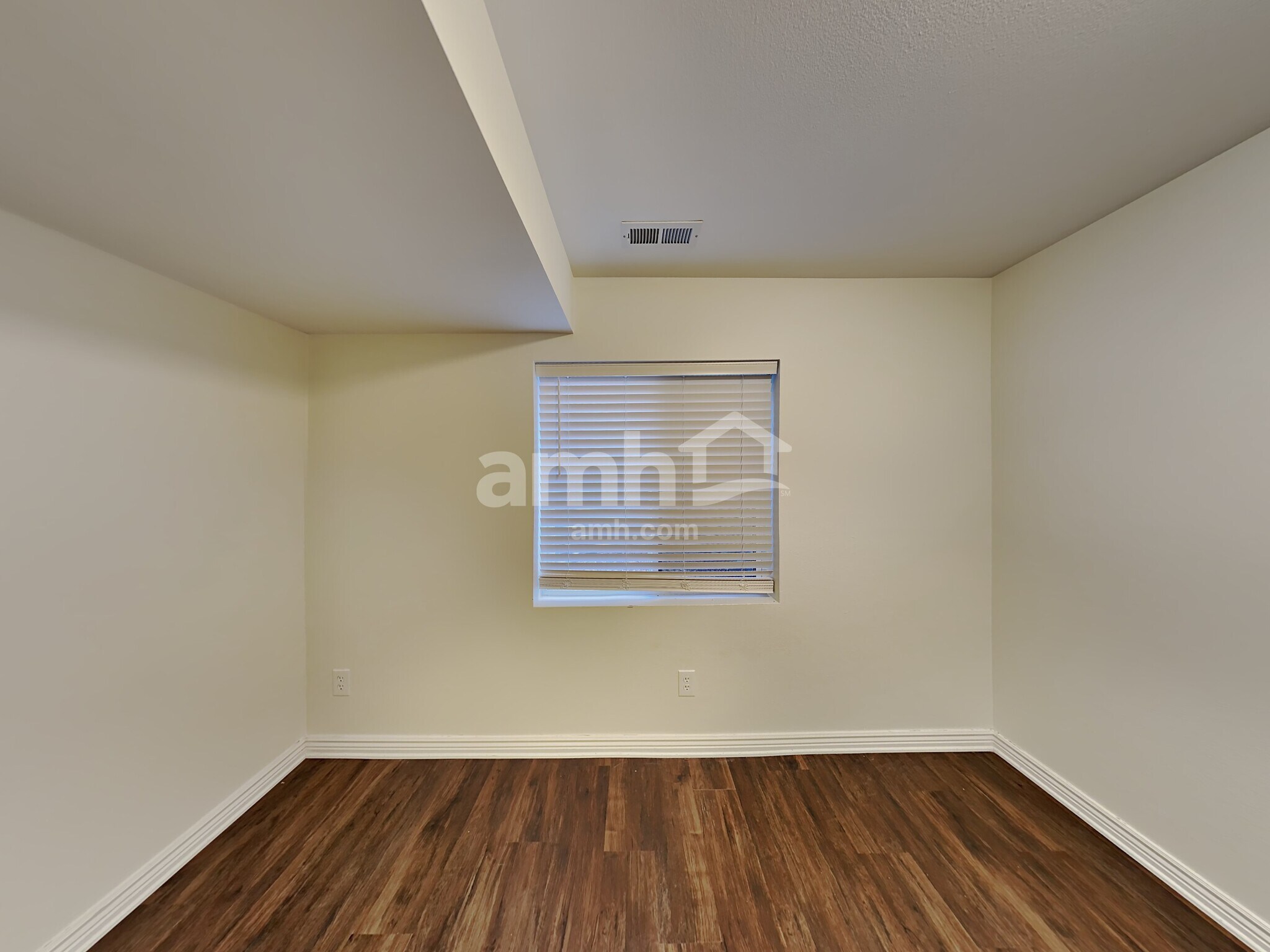 Building Photo - 1545 Gumwood Dr