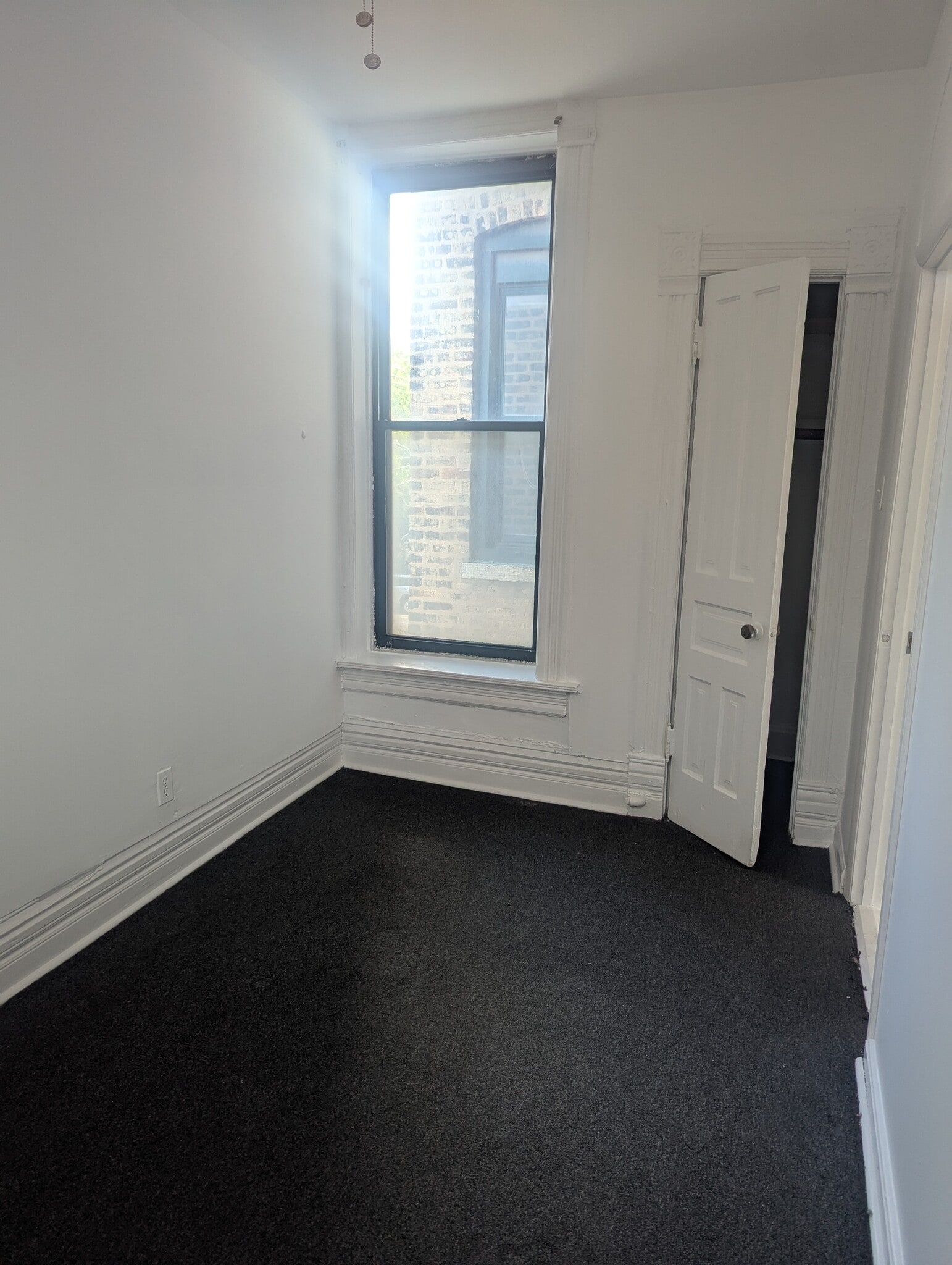 Bedroom #1 fits a Queen size bed - 1230 W Hubbard St