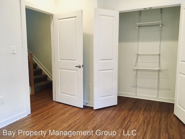 Building Photo - 3 br, 2.5 bath House - 118 Station North Mews