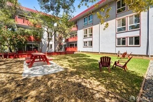 Building Photo - Carlmont Apartments - Entire Building Remodeled - 1 Month Free, No Pet Fee