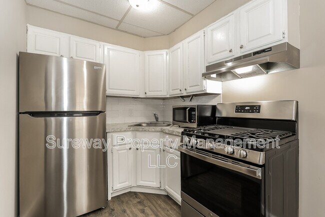 Building Photo - 915 W Browning Rd