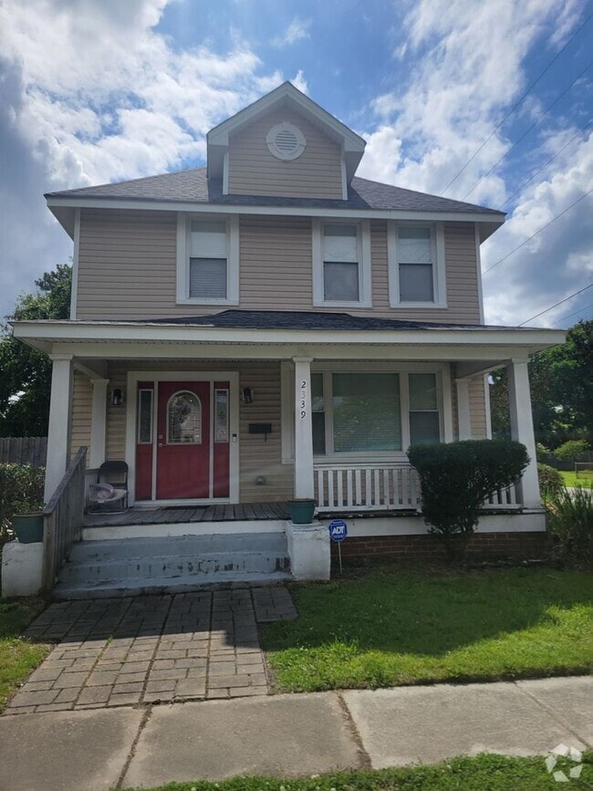 Building Photo - 4 bedroom 3 baths single family house clos...