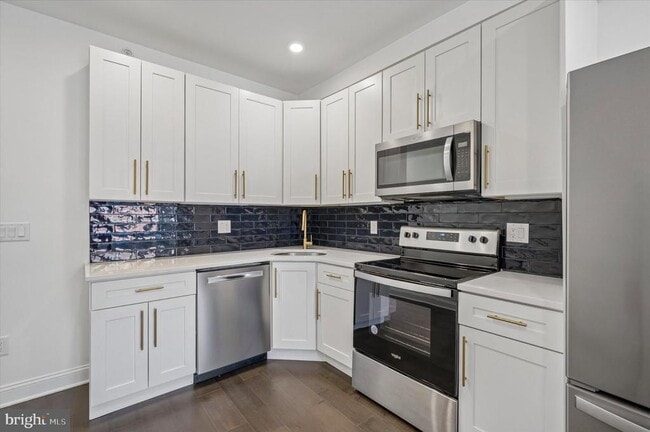 Building Photo - 3958 Mt Vernon St