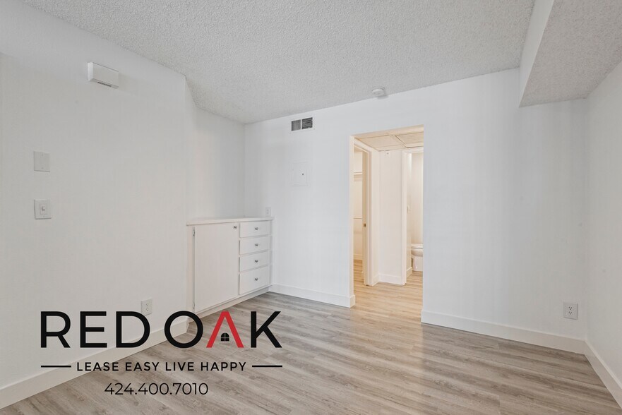 Building Photo - 8309 Cedros Ave