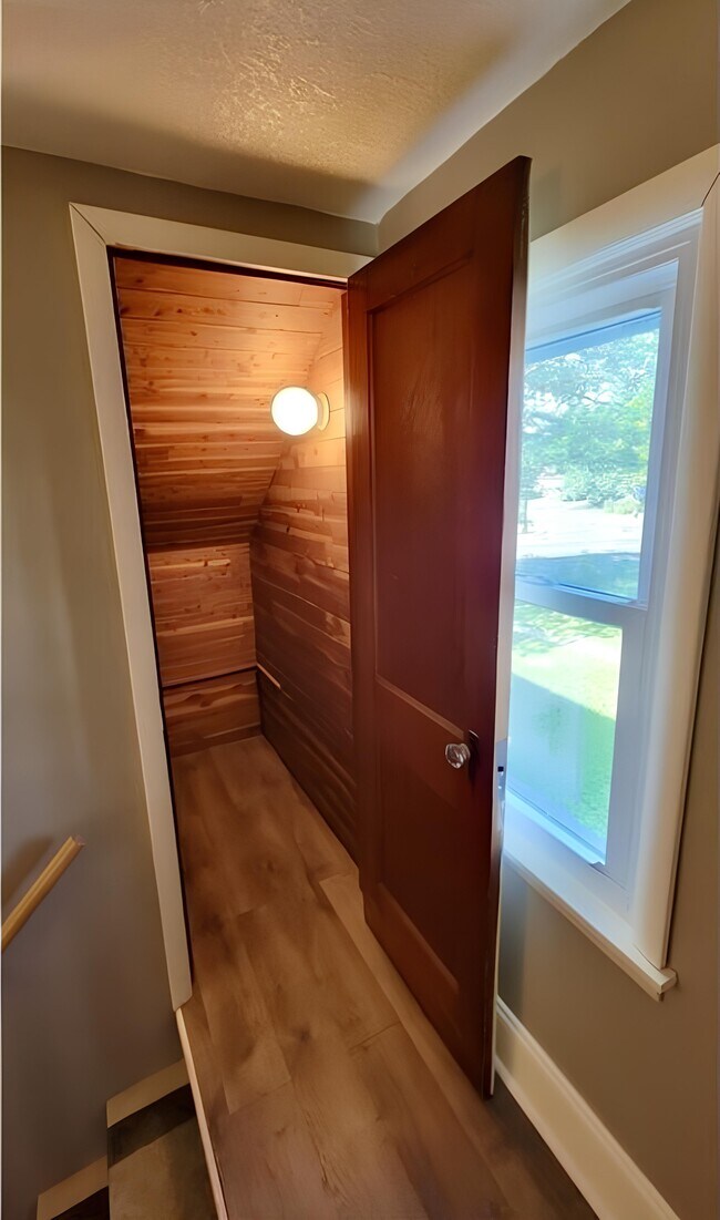 Walk in Storage - 2914 Golden Valley Rd