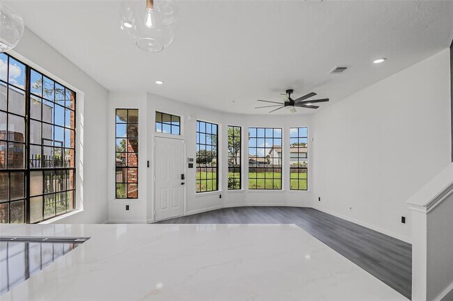 Building Photo - 8888 Benning Dr
