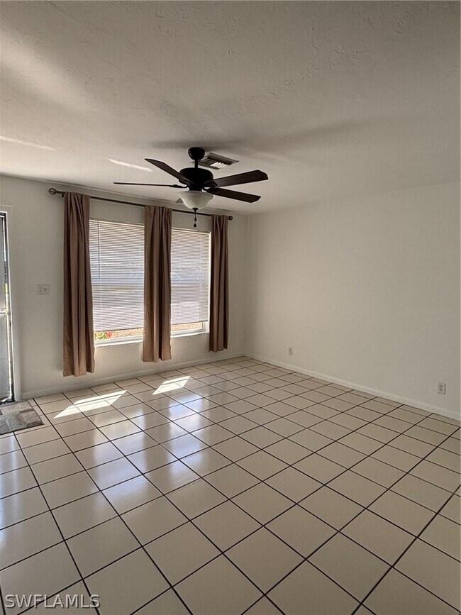 Building Photo - 125 Crown Dr