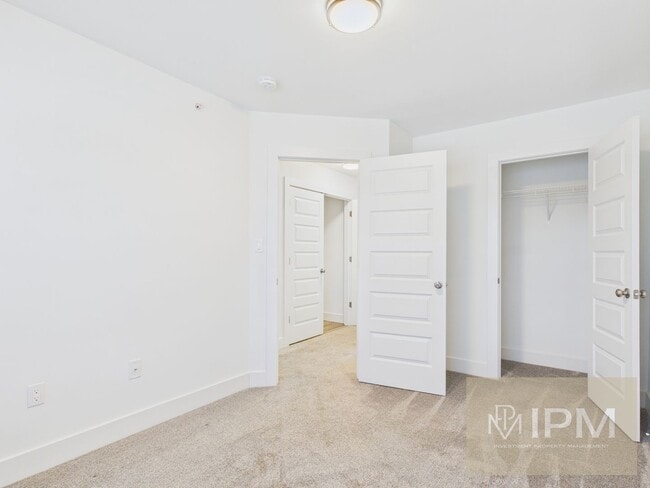 Building Photo - ½ OFF Your First Month’s Rent - Beautiful Townhome in Waynesboro!