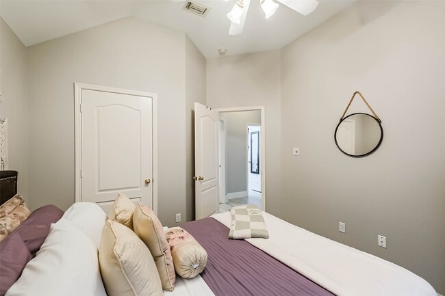 Building Photo - 10010 Forest Spring Ln