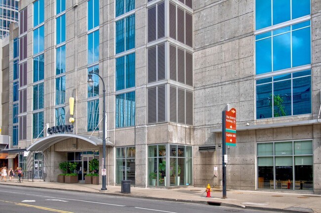 Building Photo - 301 Demonbreun St