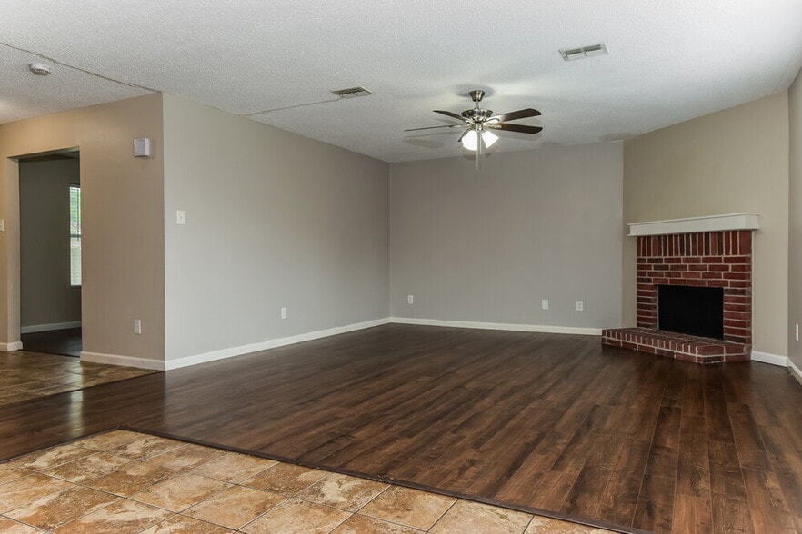Building Photo - 2316 Graystone Dr