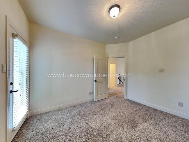 Building Photo - 4037 Winsor Dr