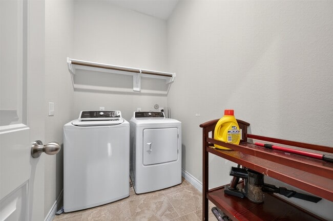 Building Photo - 4947 Thunder Creek Ln