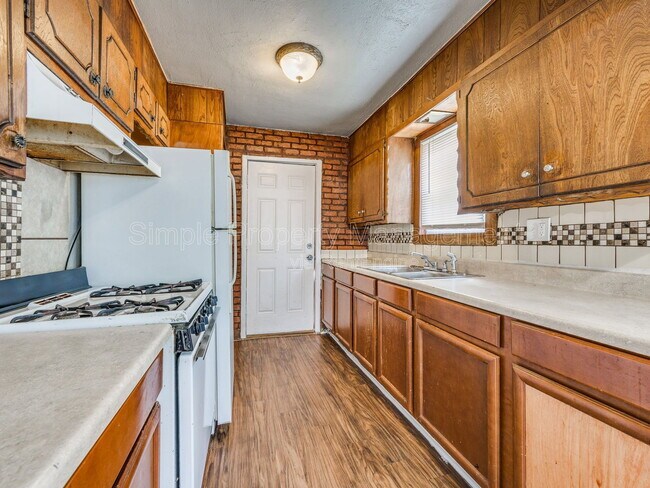 Building Photo - 1524 SW Binkley St