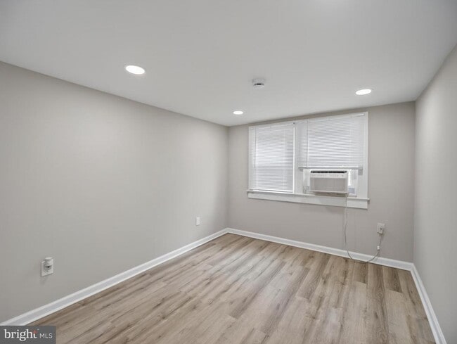 Building Photo - 6008 Addison Rd