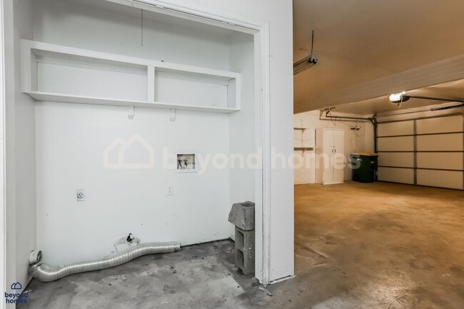 Building Photo - Stunning and Updated Maumelle Living!