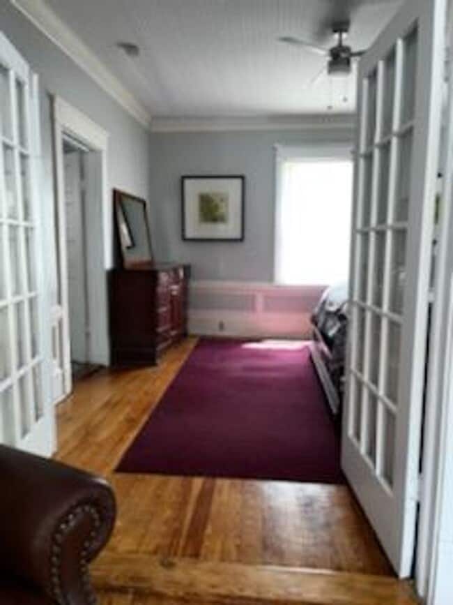 Building Photo - One Bedroom Furnished Apartment in Downtow...