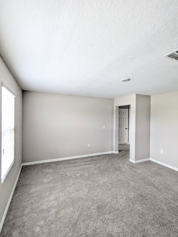 Building Photo - 13089 Oak Hill Way