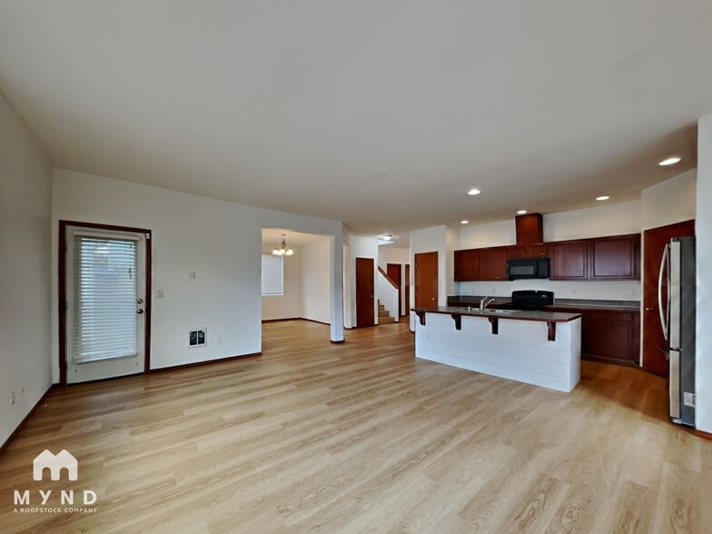 Building Photo - 1412 E 64th St