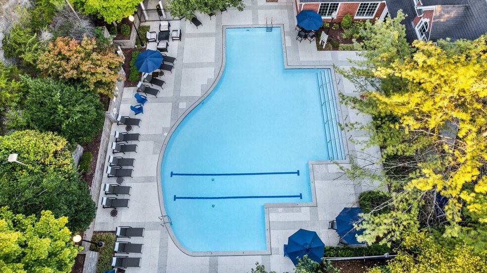 Building Photo - The Estates at Brentwood