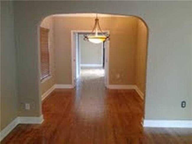 Building Photo - 619 37th St