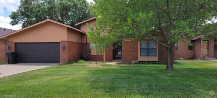 Building Photo - COLONIAL PARK TOWNHOUSE