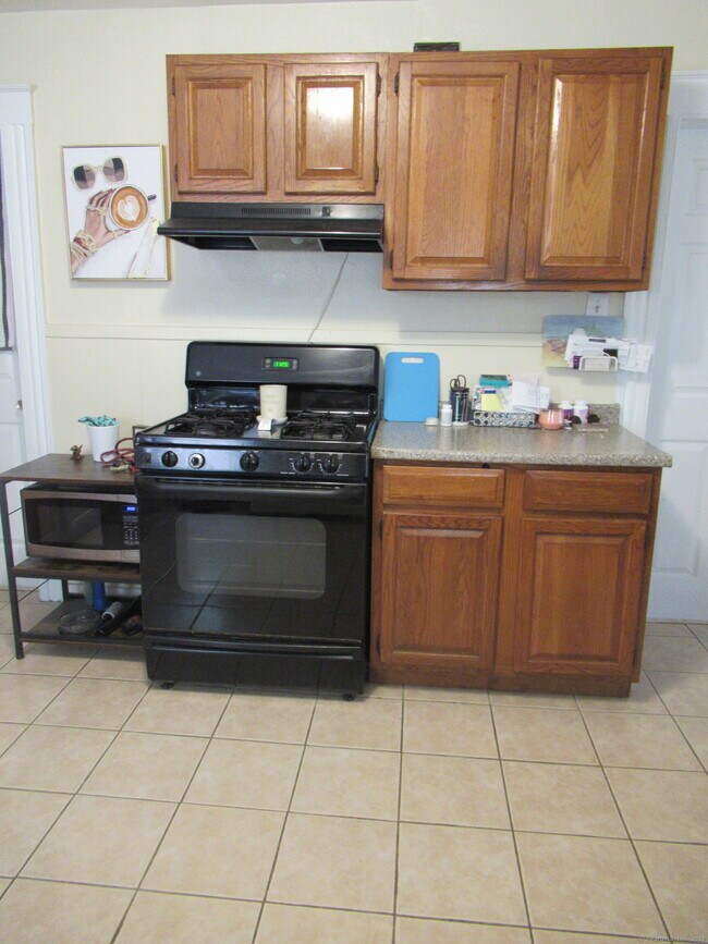 Building Photo - 783 Brewster St