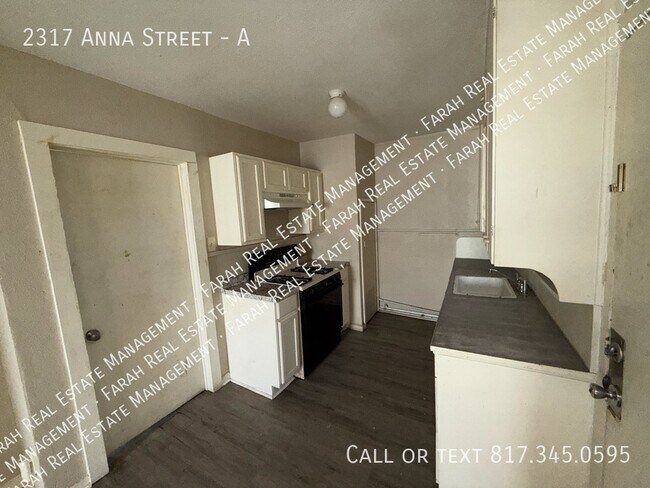 Building Photo - 2317 Anna St