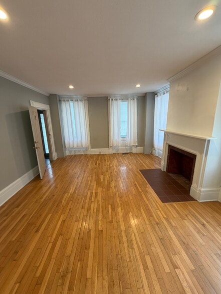 Building Photo - 402 Main St