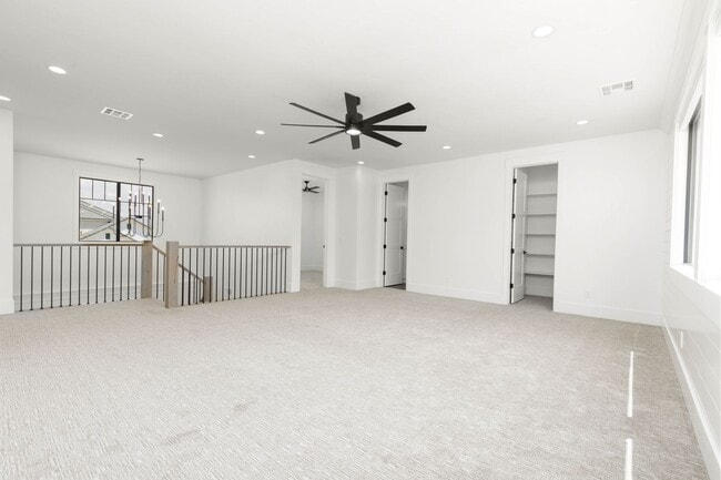 Building Photo - Beautiful 5 bed | 4 Bath | 3 Car Garage