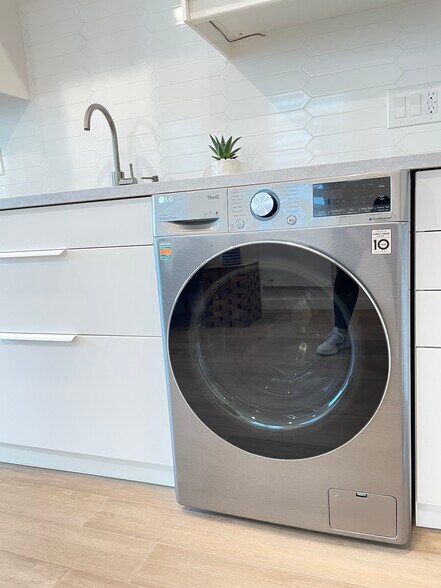 Washer/Dryer Combo - 206 W Maple Ave