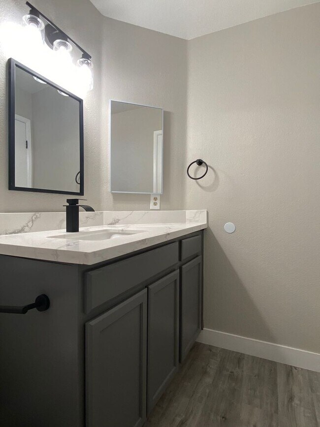 Building Photo - 3025 Marsh Ct