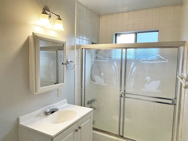 Building Photo - Peaceful 3bd home in Westchester