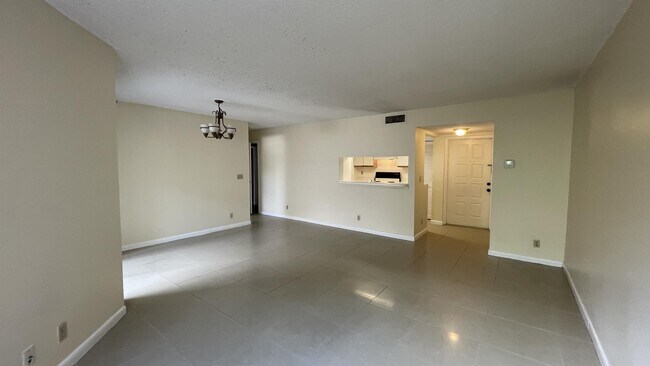 Building Photo - 9833 Westview Dr