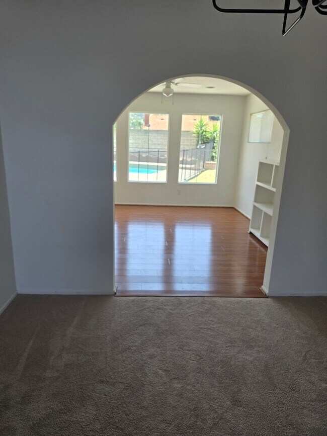 Building Photo - BEAUTIFUL 4 BEDROOM 3 BATH HOUSE. MOVE IN ...
