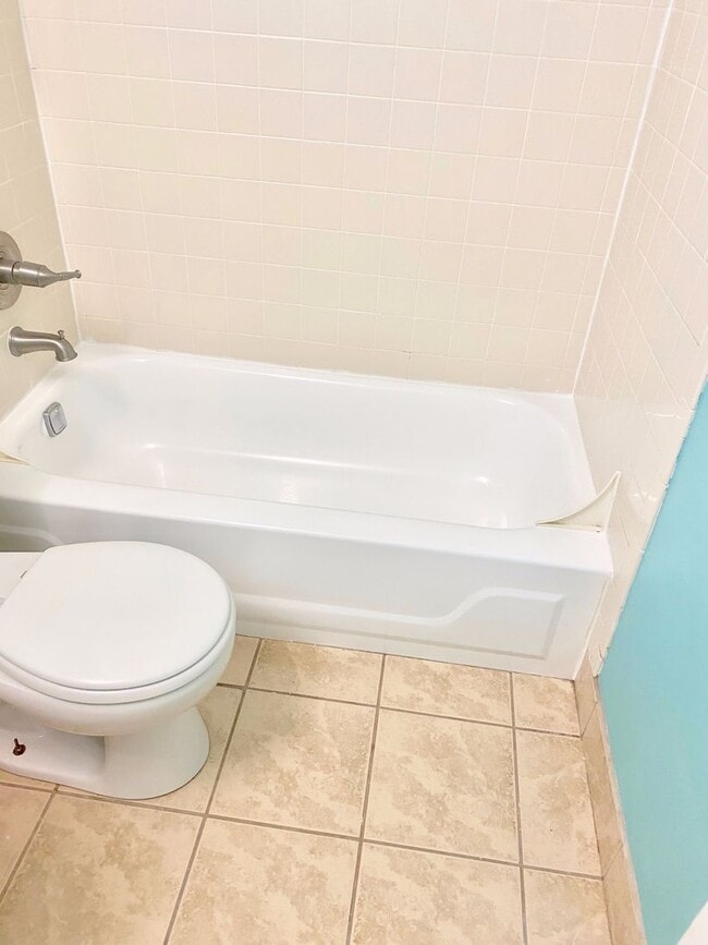 Building Photo - 2BD/1.5BA  Brick Townhouse  Washer/ Dryer Included!