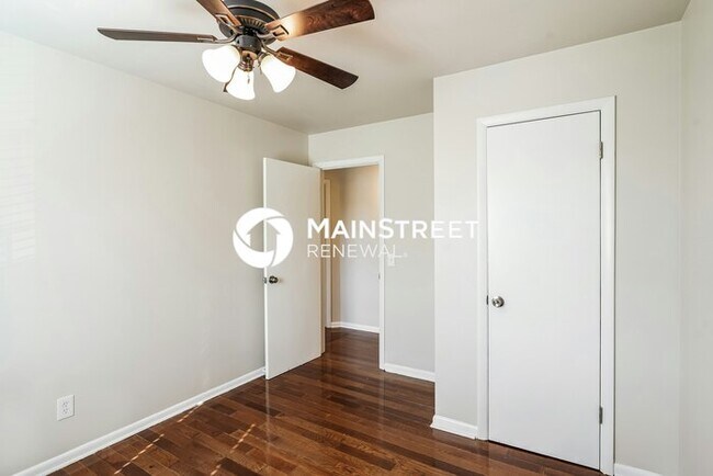 Building Photo - 4 Bedroom Pet-Friendly Home in NASHVILLE, TN with Main Street Renewal