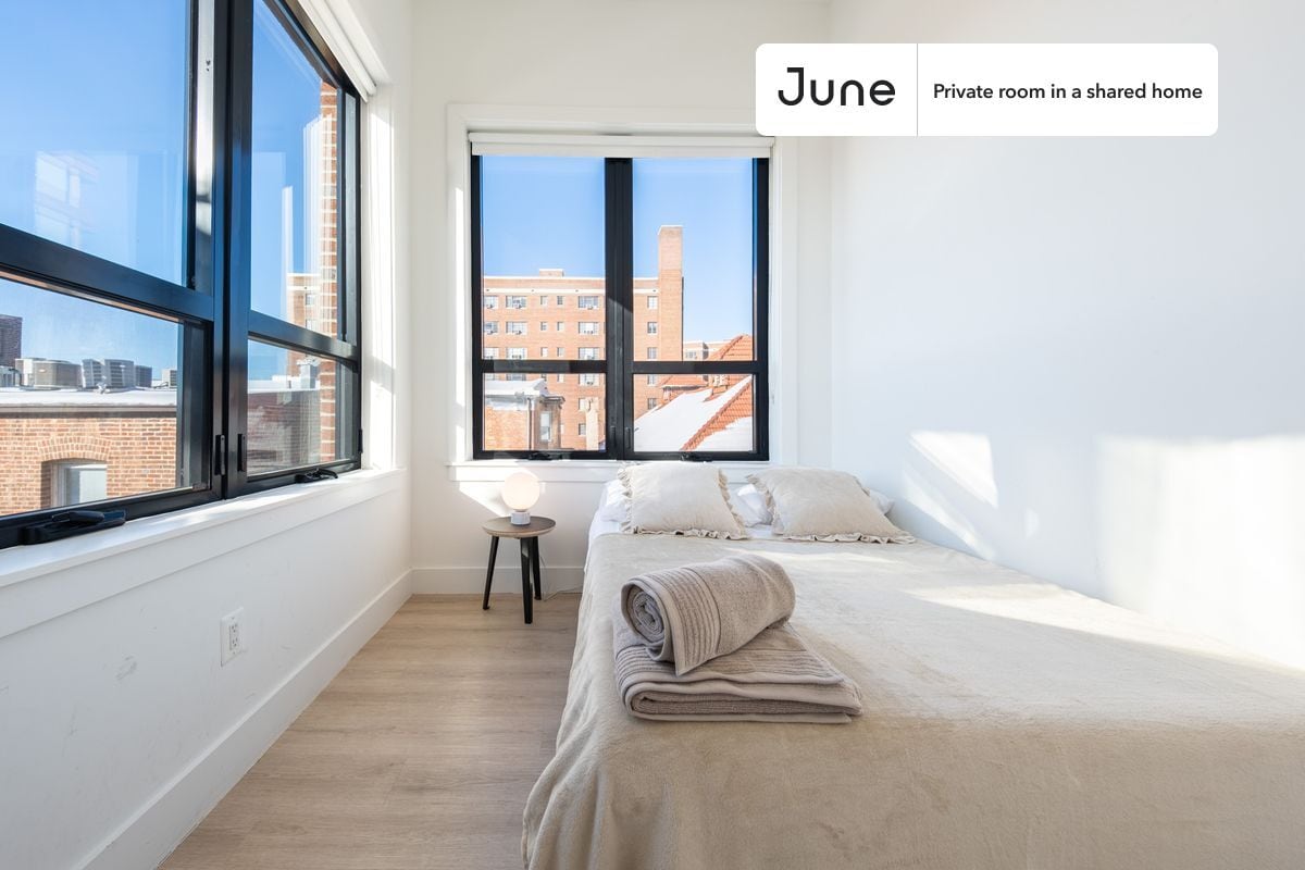 Building Photo - Room in Shared 4 bed/2 bath home in Dupont Circle