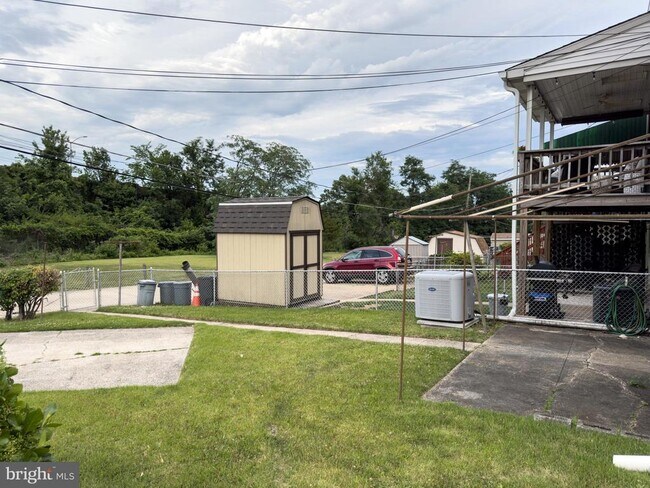 Building Photo - 926 Regina Dr
