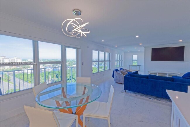 Building Photo - 3000 E Sunrise Blvd