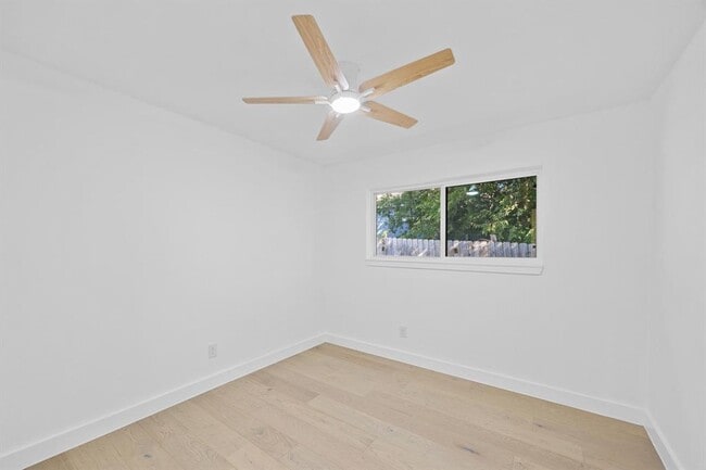 Building Photo - 1905 Cedar Ridge Dr