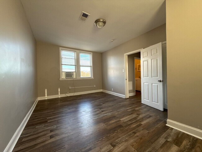 Building Photo - Beautiful Three - Bedroom Home In Baltimore