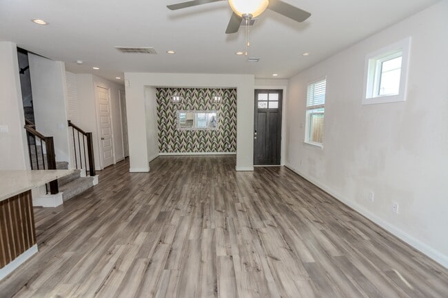 Building Photo - 4120 Split Ivy Dr