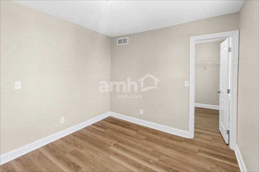 Building Photo - 516 Longview St