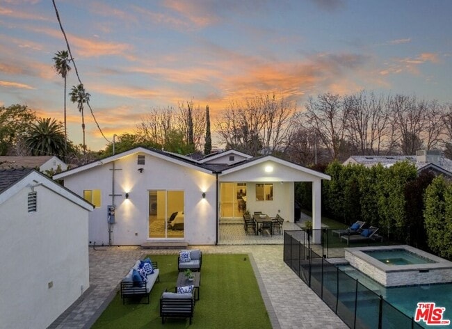 Building Photo - 19148 W Oxnard St