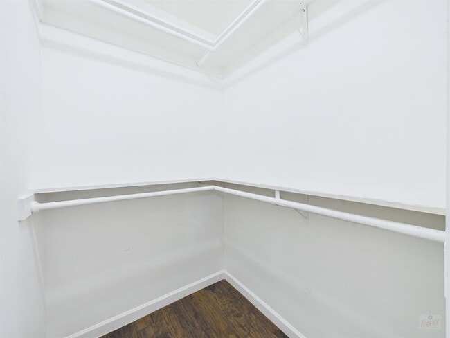 Building Photo - 1303 Hollow Creek Dr