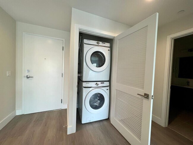 Building Photo - 1938 Jackson St