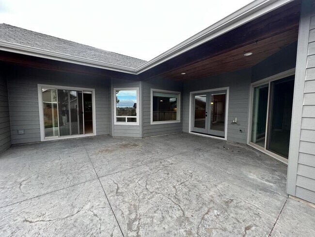 Building Photo - 2360 NW 19th St