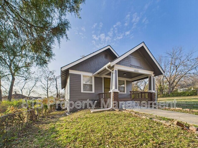 Building Photo - 4542 Chestnut Ave